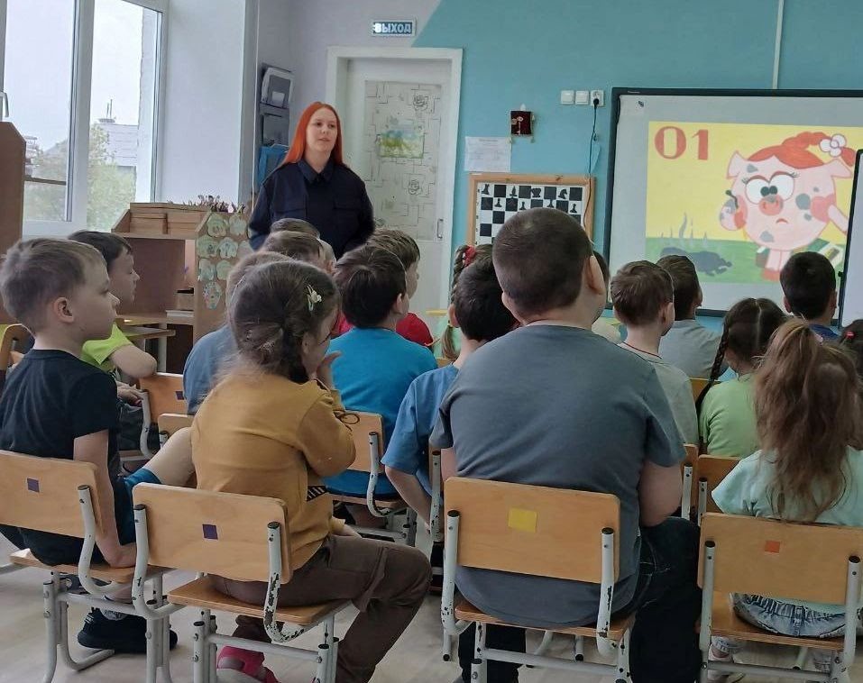 МОО ВДПО: Пожарная машина спешит на помощь