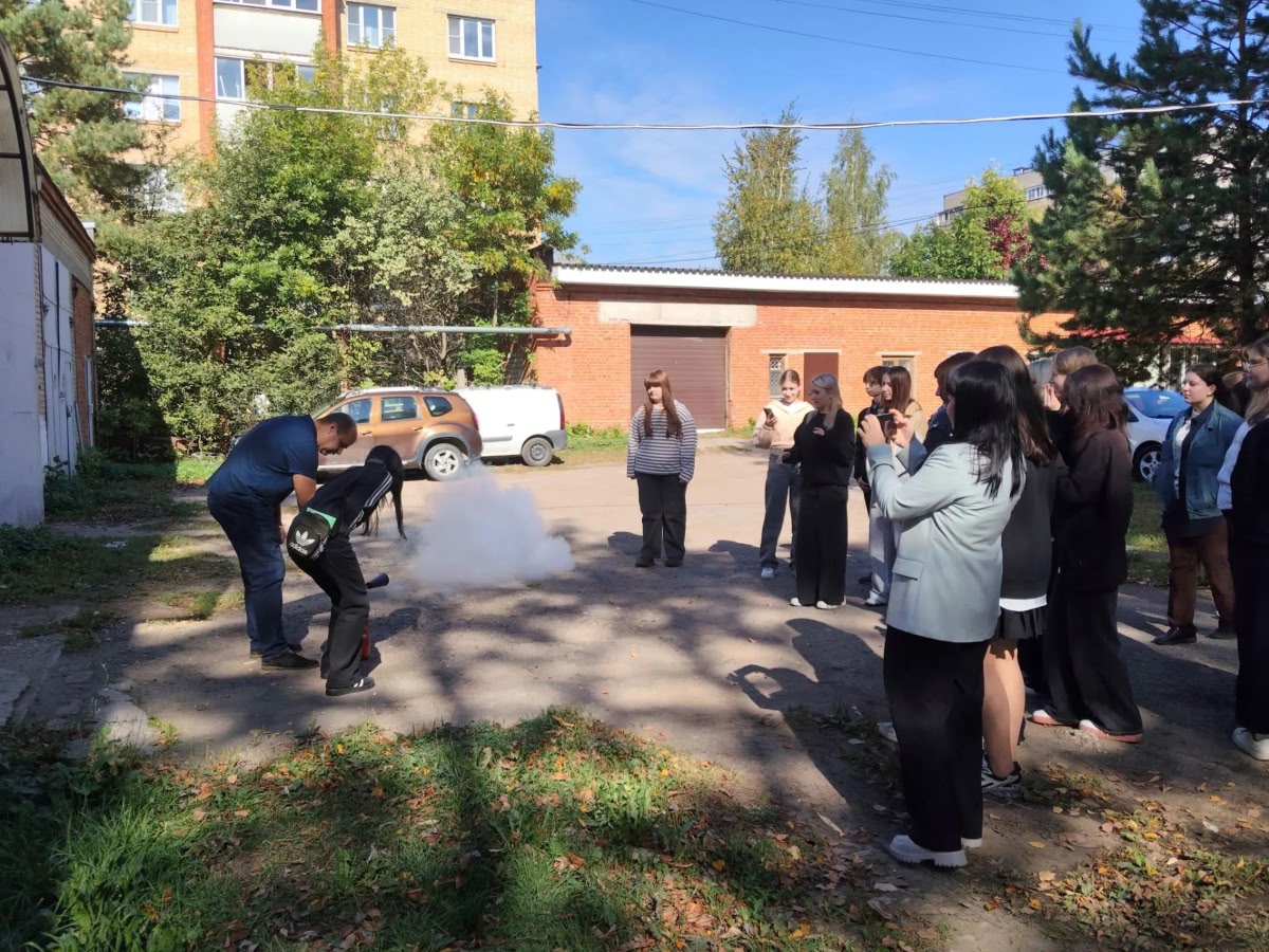 МОО ВДПО: Студенты Губернского колледжа посетили музей пожарного дела в Серпухове