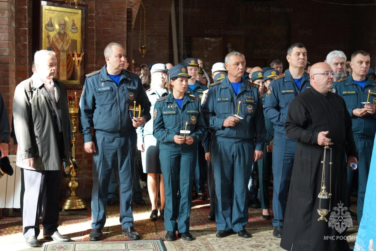 МОО ВДПО: Руководство и сотрудники Главного управления МЧС России по Московской области приняли участие в божественной литургии в честь иконы Божией Матери «Неопалимая Купина»