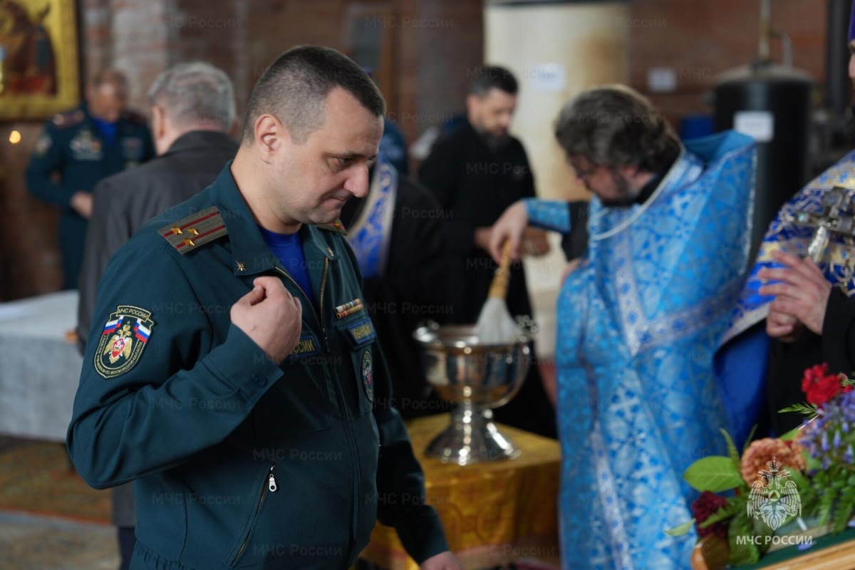 МОО ВДПО: Руководство и сотрудники Главного управления МЧС России по Московской области приняли участие в божественной литургии в честь иконы Божией Матери «Неопалимая Купина»