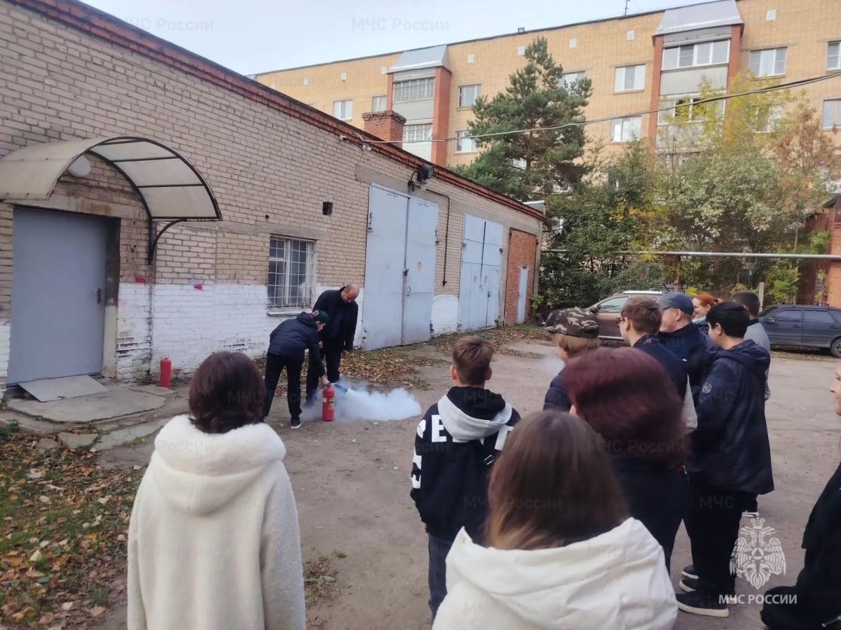 МОО ВДПО: В Серпухове студентам показали, какой путь прошла пожарная охрана – от обоза с насосом до надзорной деятельности